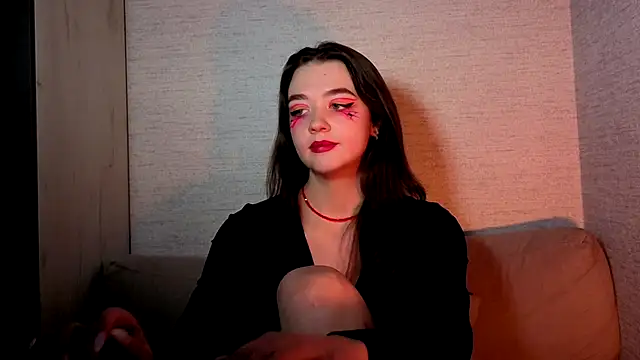 Snapshot of imyourdreams chatting on 10.31.25 imyourdreams online show from 10.31.25