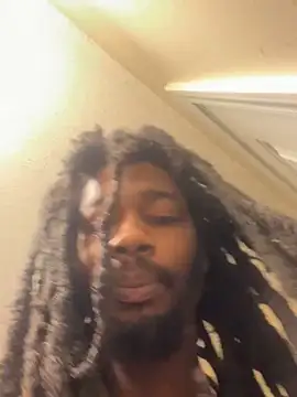 Snapshot of datlongone chatting on 10.14.25 datlongone online show from 10.14.25