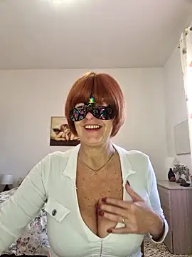 Snapshot of Gattina74 chatting on 11.10.25 Gattina74 online show from 11.10.25