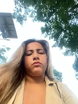 Snapshot of lunaxxx_69 chatting on 09.12.25 lunaxxx 69 online show from 09.12.25