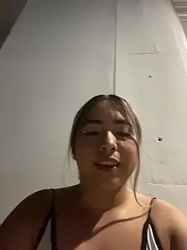 Snapshot of lunaxxx_69 chatting on 10.26.25 lunaxxx 69 online show from 10.26.25