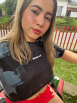 Snapshot of lunaxxx_69 chatting on 10.28.25 lunaxxx 69 online show from 10.28.25