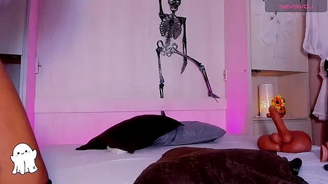 BeverlySteel online show from 10.08.25