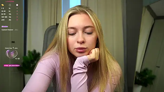 christie luv online show from 12.04.25