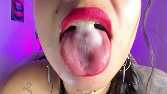 Snapshot of tamara_rouse1 chatting on 10.16.25 tamara rouse1 online show from 10.16.25