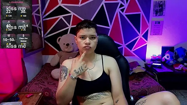 demimoore222 online show from 12.19.25