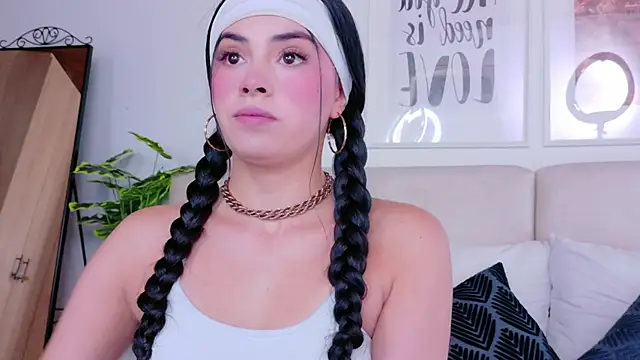 SaritaBratz online show from 10.15.25