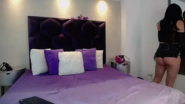 MiiaSuki online show from 12.14.25