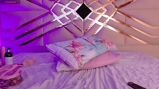 playfulcurvy online show from 09.19.25