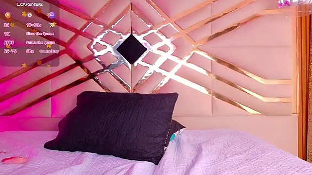 playfulcurvy online show from 10.12.25