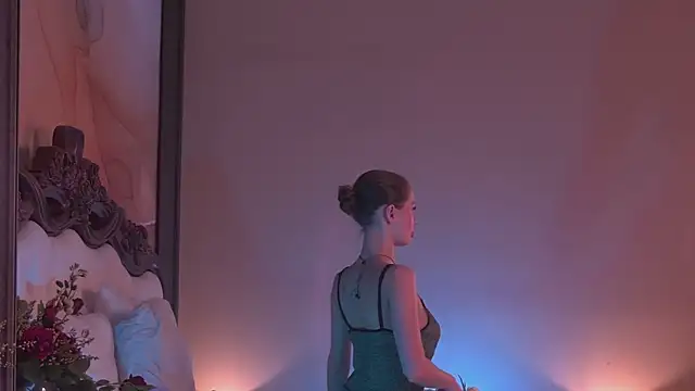 Snapshot of Amanda_River chatting on 11.05.25 Amanda River online show from 11.05.25