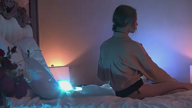 Amanda River online show from 11.24.25