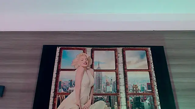 Snapshot of SashaNova chatting on 10.10.25 SashaNova online show from 10.10.25