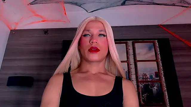 Snapshot of SashaNova chatting on 10.13.25 SashaNova online show from 10.13.25