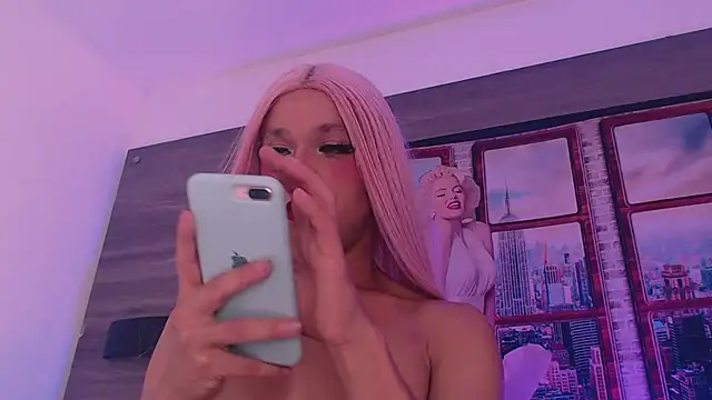 Snapshot of SashaNova chatting on 11.09.25 SashaNova online show from 11.09.25