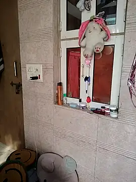 Miss Love25 online show from 12.22.25