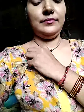 Snapshot of Maidangirl chatting on 10.08.25 Maidangirl online show from 10.08.25