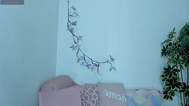 Snapshot of SaskiaGrendel chatting on 10.22.25 SaskiaGrendel online show from 10.22.25