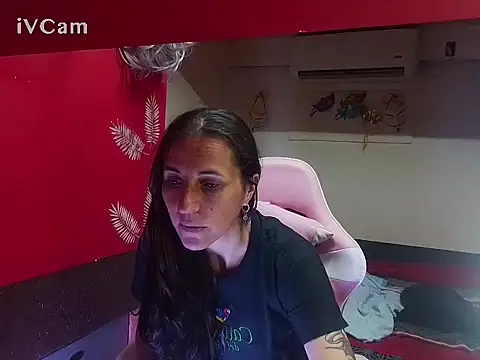 Snapshot of gatitahot-silvy chatting on 10.24.25 gatitahot-silvy online show from 10.24.25