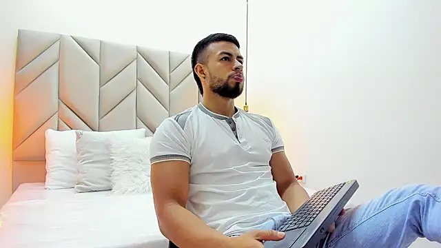 Eithan Connorr online show from 03.22.25