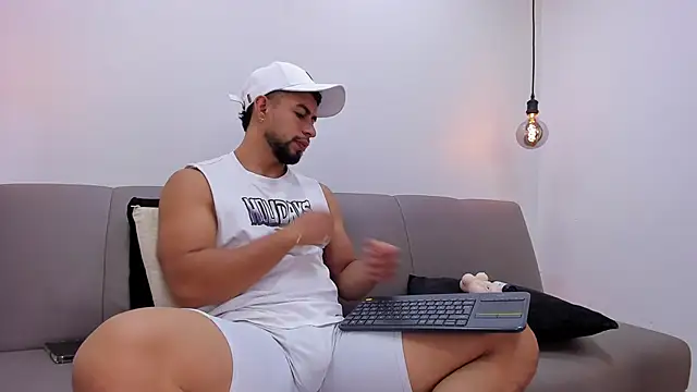 Snapshot of Eithan_Connorr chatting on 10.03.25 Eithan Connorr online show from 10.03.25