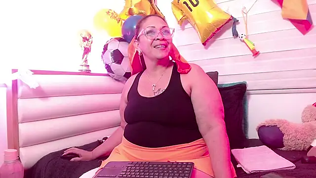Snapshot of scarlettbooty chatting on 06.19.26 scarlettbooty online show from 06.19.26