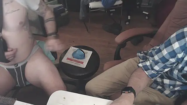 Snapshot of weknowourworth6999 chatting on 10.16.25 weknowourworth6999 online show from 10.16.25