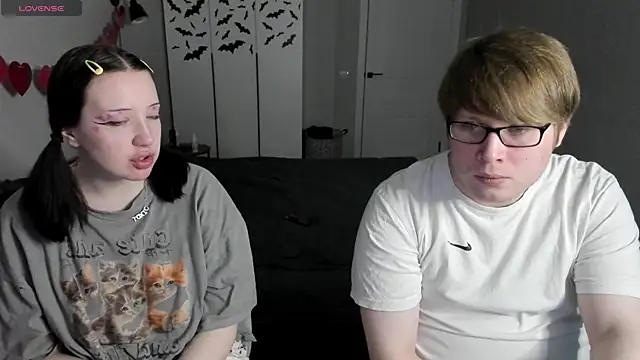 Snapshot of JayMollyy chatting on 04.15.26 JayMollyy online show from 04.15.26