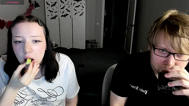 Snapshot of JayMollyy chatting on 04.17.26 JayMollyy online show from 04.17.26