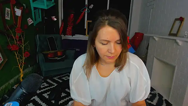 Snapshot of NicoleHitman chatting on 03.05.25 NicoleHitman online show from 03.05.25