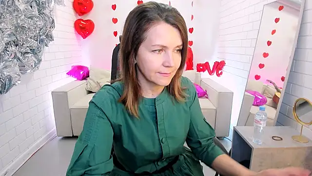 Snapshot of NicoleHitman chatting on 03.10.25 NicoleHitman online show from 03.10.25