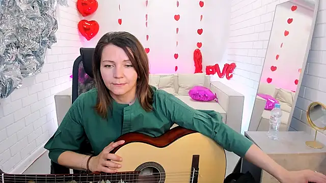 Snapshot of NicoleHitman chatting on 03.10.25 NicoleHitman online show from 03.10.25