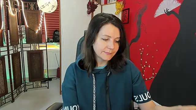 Snapshot of NicoleHitman chatting on 03.19.25 NicoleHitman online show from 03.19.25