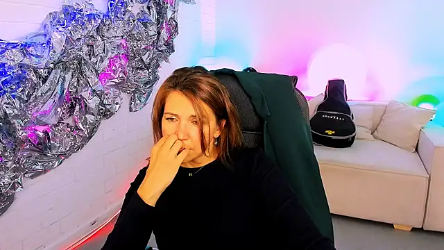 Snapshot of NicoleHitman chatting on 09.09.25 NicoleHitman online show from 09.09.25