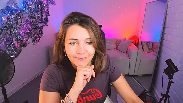 Snapshot of NicoleHitman chatting on 09.30.25 NicoleHitman online show from 09.30.25