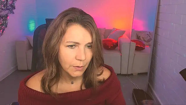 Snapshot of NicoleHitman chatting on 10.10.25 NicoleHitman online show from 10.10.25