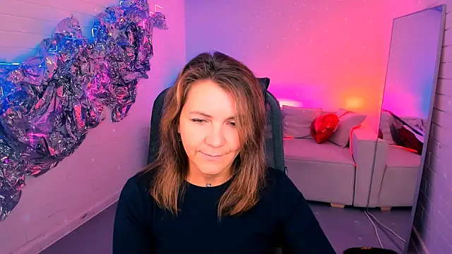 Snapshot of NicoleHitman chatting on 10.13.25 NicoleHitman online show from 10.13.25