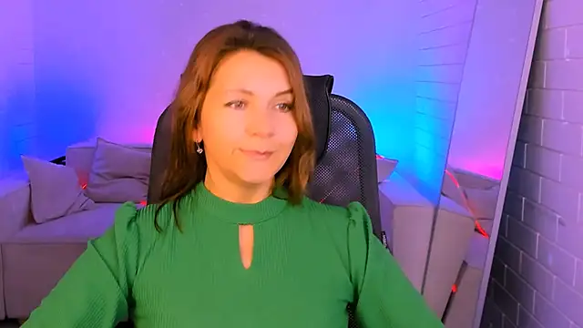 Snapshot of NicoleHitman chatting on 11.06.25 NicoleHitman online show from 11.06.25