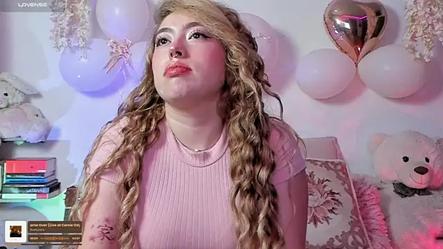 Snapshot of julieta_cooper20 chatting on 01.18.26 julieta cooper20 online show from 01.18.26