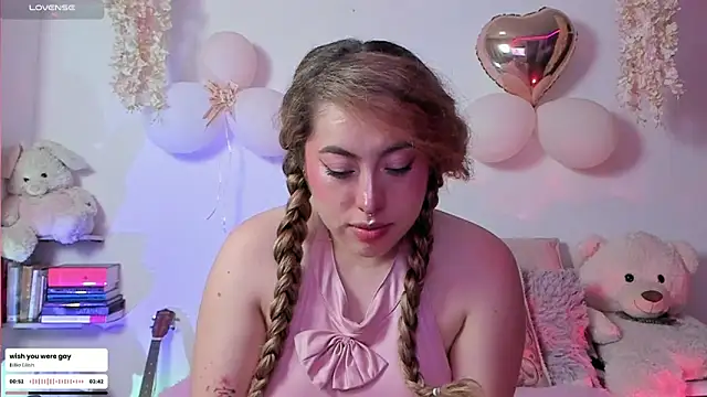 Snapshot of julieta_cooper20 chatting on 02.20.26 julieta cooper20 online show from 02.20.26