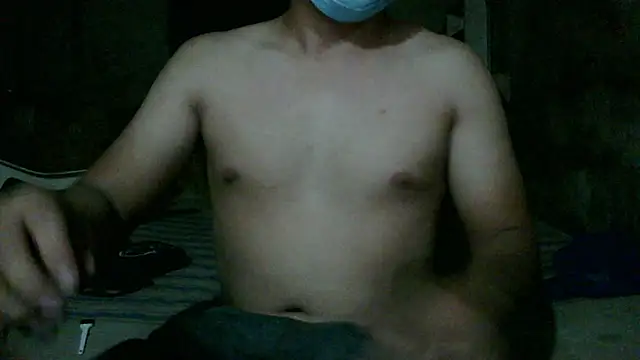 Snapshot of mikigamesH2 chatting on 03.16.25 mikigamesH2 online show from 03.16.25