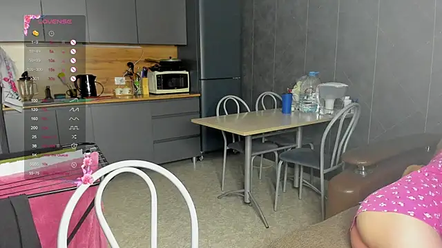 Snapshot of EvaTheHeart chatting on 10.18.25 EvaTheHeart online show from 10.18.25