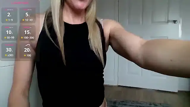Snapshot of Sweet-Nataliee chatting on 10.11.25 Sweet-Nataliee online show from 10.11.25