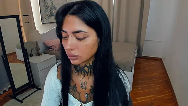 Snapshot of CharimgSabrina chatting on 09.11.25 CharimgSabrina online show from 09.11.25