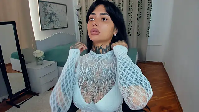 Snapshot of CharimgSabrina chatting on 09.15.25 CharimgSabrina online show from 09.15.25