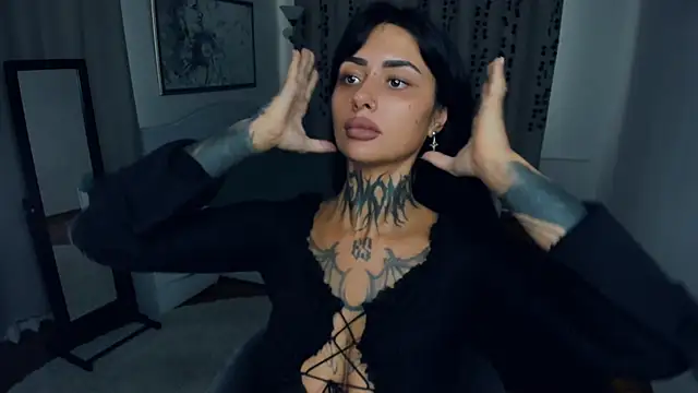 Snapshot of CharimgSabrina chatting on 09.19.25 CharimgSabrina online show from 09.19.25