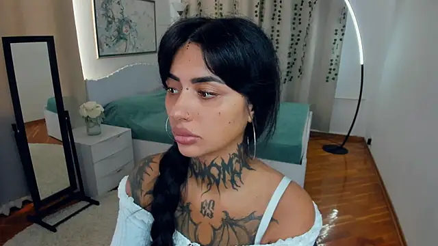 Snapshot of CharimgSabrina chatting on 09.22.25 CharimgSabrina online show from 09.22.25