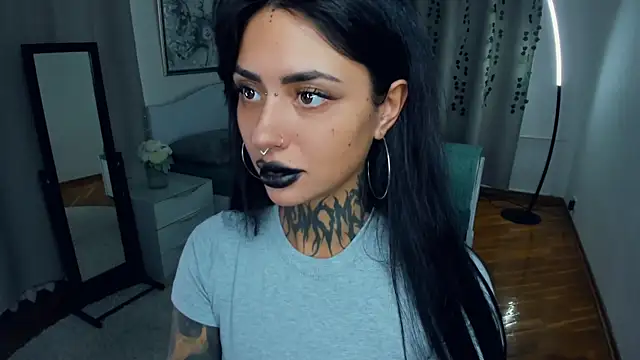 Snapshot of CharimgSabrina chatting on 09.28.25 CharimgSabrina online show from 09.28.25