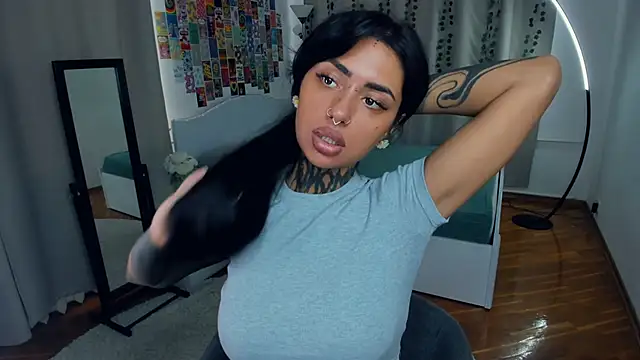 Snapshot of CharimgSabrina chatting on 10.03.25 CharimgSabrina online show from 10.03.25