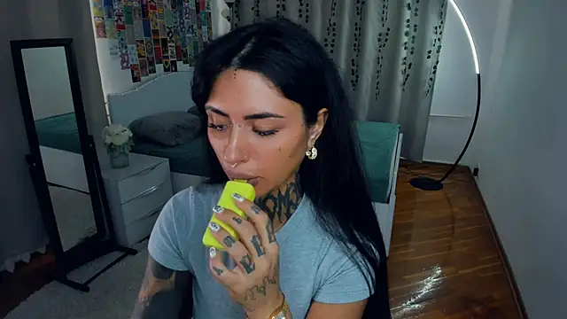 Snapshot of CharimgSabrina chatting on 10.09.25 CharimgSabrina online show from 10.09.25